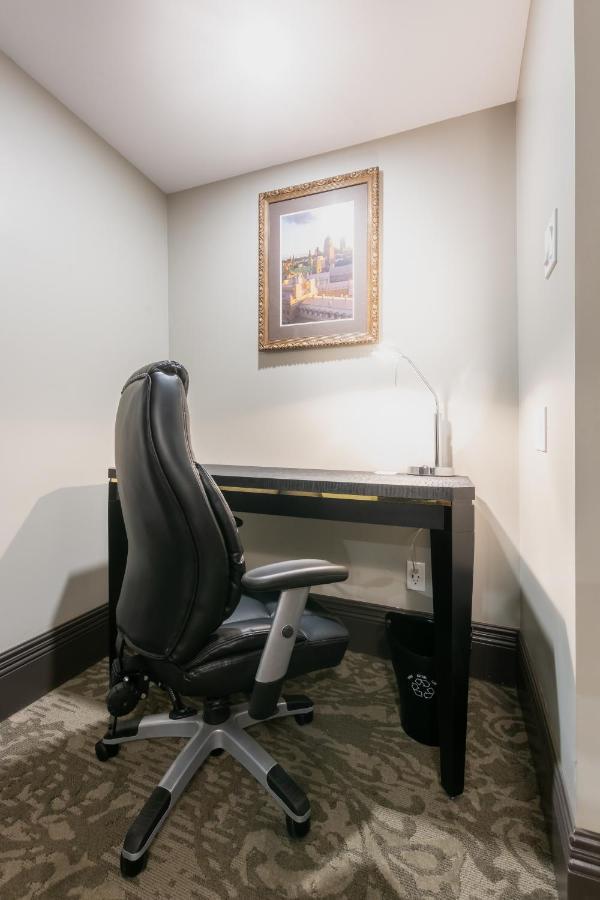 Executive Queen Room
