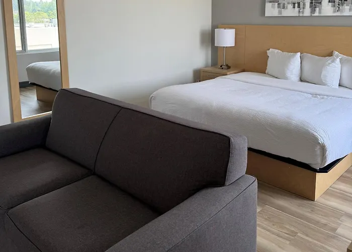 Chateau Repotel Duplessis Airport